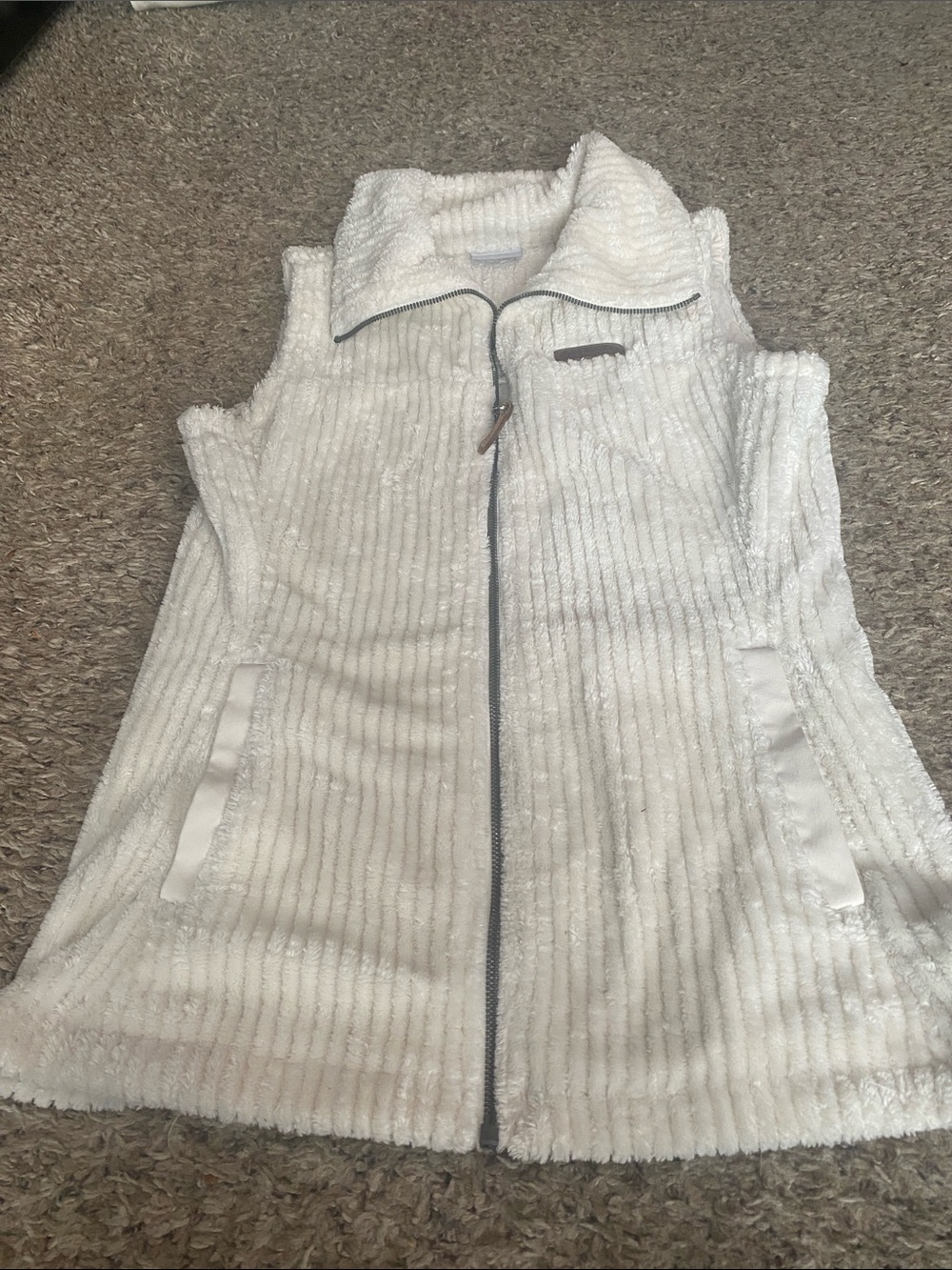 Columbia White Plush Sleeveless Zip Vest